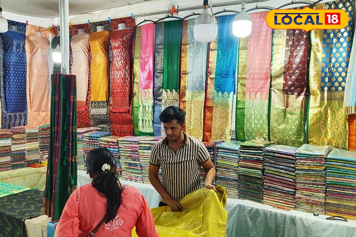 गर्मी में ठंडी, सर्दी में गर्म! बोकारो मेले में बनारसी खेतान सिल्क साड़ियों की धूम, धोने पर भी नहीं पड़ती सिलवटें 