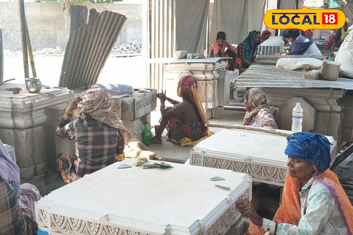 राम मंदिर कार्यशाला में महिलाओं को सेवा के साथ मिल रहा रोजगार का अवसर, 1990 में किया गया था स्थापित, जाने