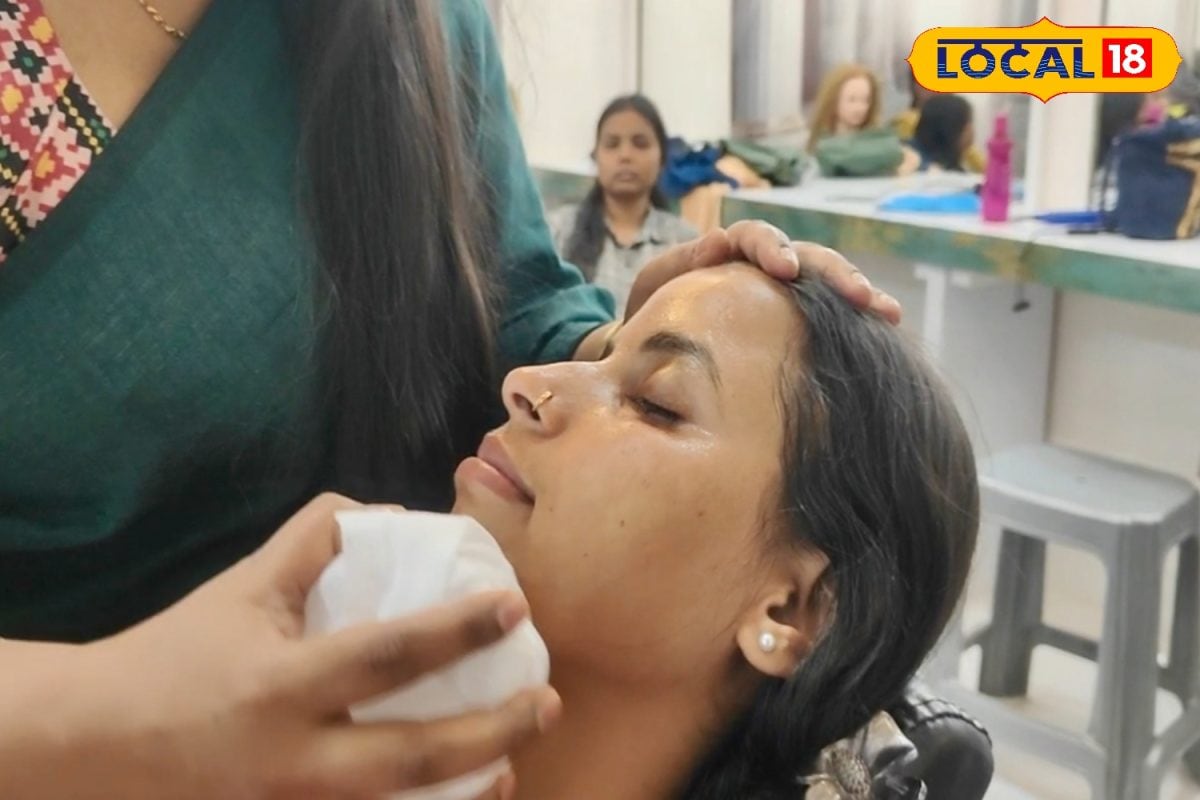 Summer Makeup at Home: गर्मी में भी नहीं बिगड़ेगा दुल्हन का मेकअप, एक्सपर्ट कल्पना ने बताए 8 स्टेप, 12 घंटे तक रहेगा फ्रेश लुक