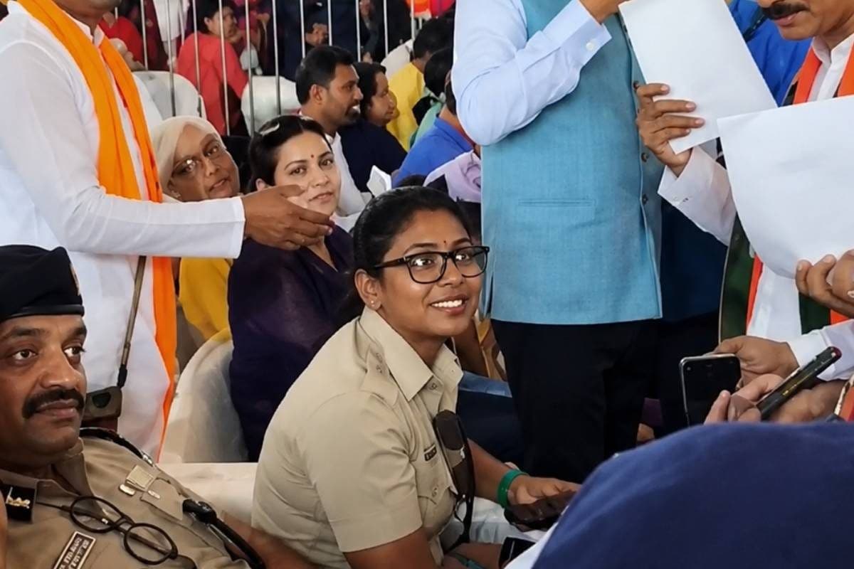 संदेशखाली रेप विक्टिम से सबूत मांगने वाली IPS पपिया सुल्ताना याद है? सुवेंदु शपथ ग्रहण के वक्‍त नए विवाद में घिरी