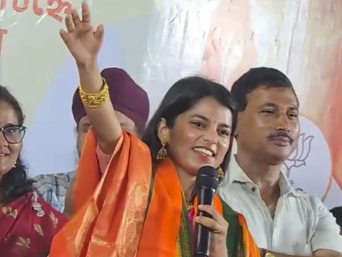 चुनावी पिच पर बड़ा चेहरा बनकर उभरीं मैथिली ठाकुर, ‘सुरीले’ प्रचार से बंगाल में खिलाया कमल तो केरल में दिखाया दम, BJP  की बढ़त में बड़ा रोल