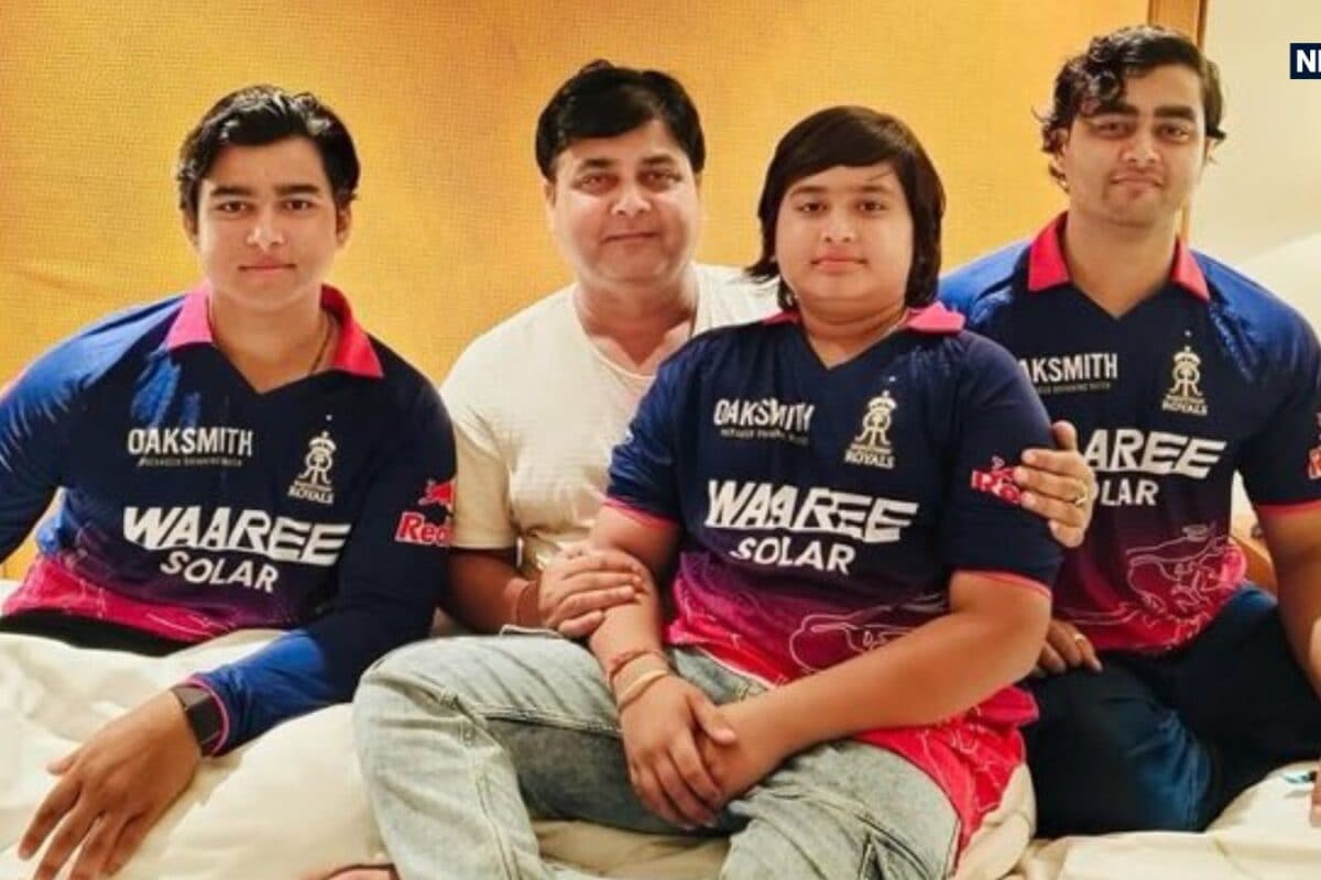 द सूर्यवंशी ब्रदर्स: तीन भाइयों में मंझले हैं वैभव, प्लेऑफ में पहुंचते ही पापा संग लगाए ठहाके