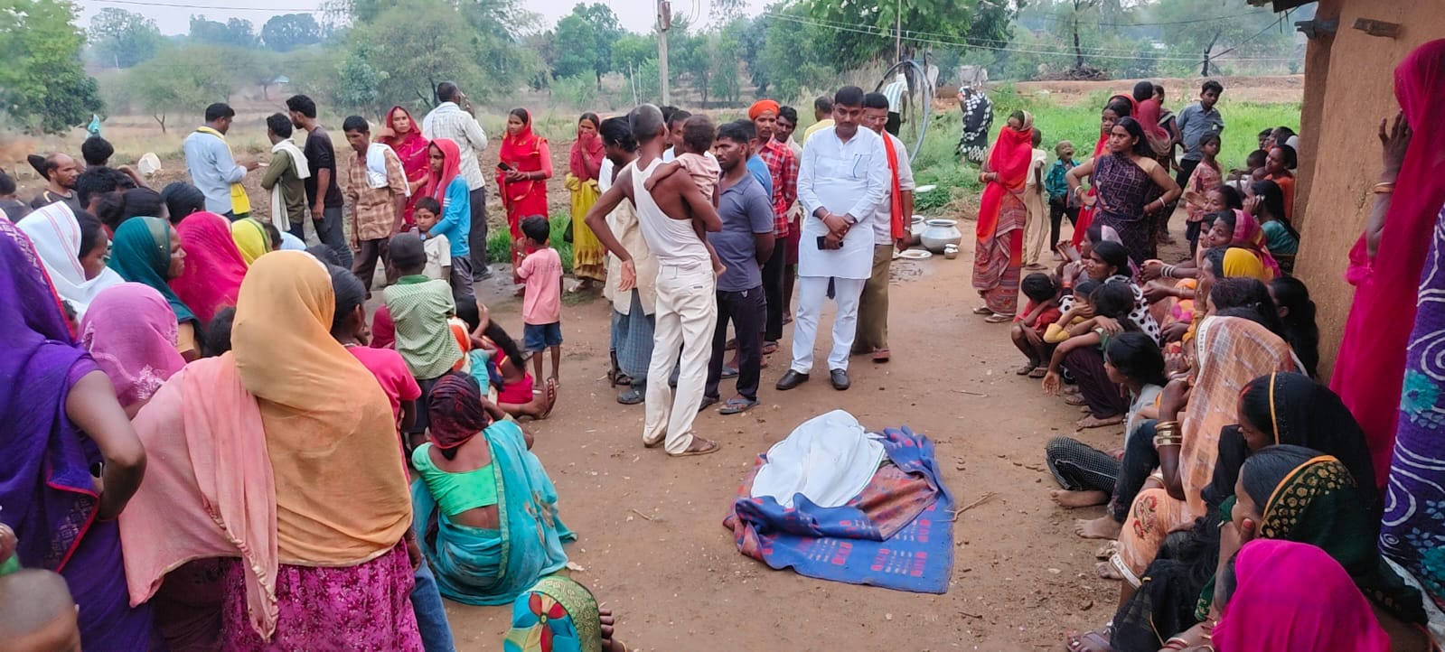 आकाशीय बिजली का कहर: 8 वर्षीय मासूम की दर्दनाक मौत, एक युवक गंभीर — बारिश के दौरान बरतें विशेष सावधानी