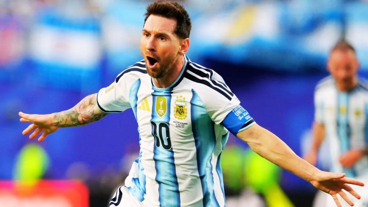 Argentina wins Lionel Messi Hat Trick: लियोनेल मेसी ने पहले मैच में ही ठोकी हैट्रिक, अल्जीरिया को अर्जेंटीना ने धो डाला