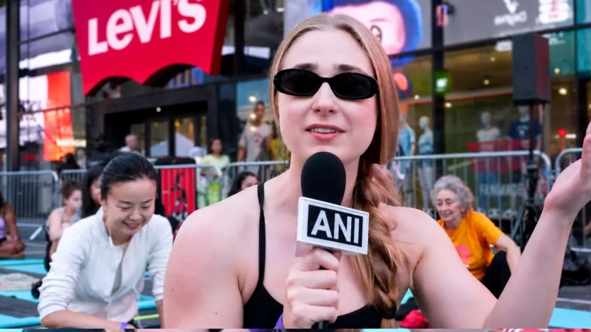 Times Square Me Yoga | योगा डे पर इस विदेशी लड़की ने भारत को लेकर कह दी ऐसी बात, थम गई न्यूयॉर्क के टाइम्स स्क्वायर की रफ्तार