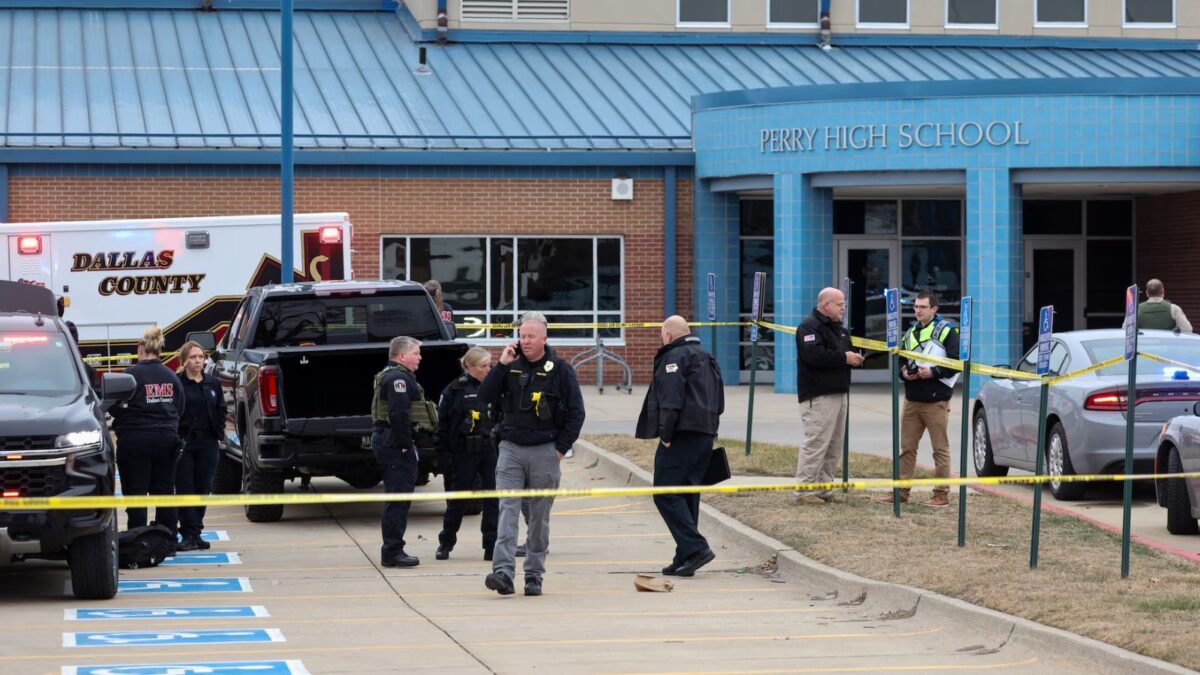 US Shooting at Iowa: US Mass Shooting| US Firing| अमेरिका के आयोवा में गोलीबारी से मचा हड़कंप, संदिग्ध हमलावर समेत 7 लोगों की मौत