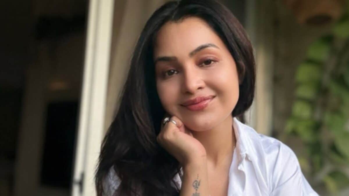 भीड़ में भी क्यों अकेले हैं लोग? टीवी स्टार शुभांगी अत्रे ने बताई वजह, सोशल मीडिया के ‘दिखावे’ की खोली पोल