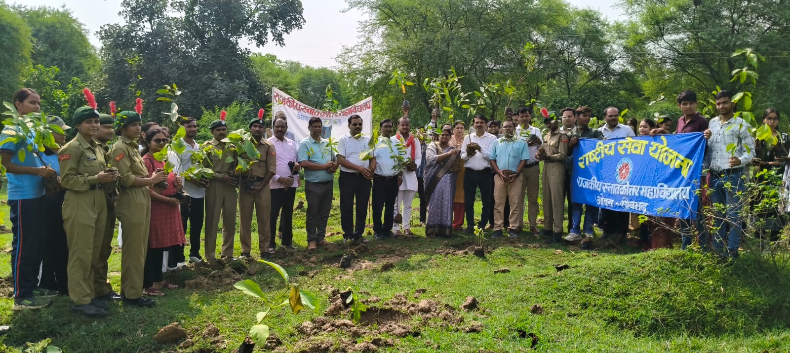 राजकीय स्नातकोत्तर महाविद्यालय, ओबरा में एनसीसी कैडेट्स ने किया बृहद वृक्षारोपण
