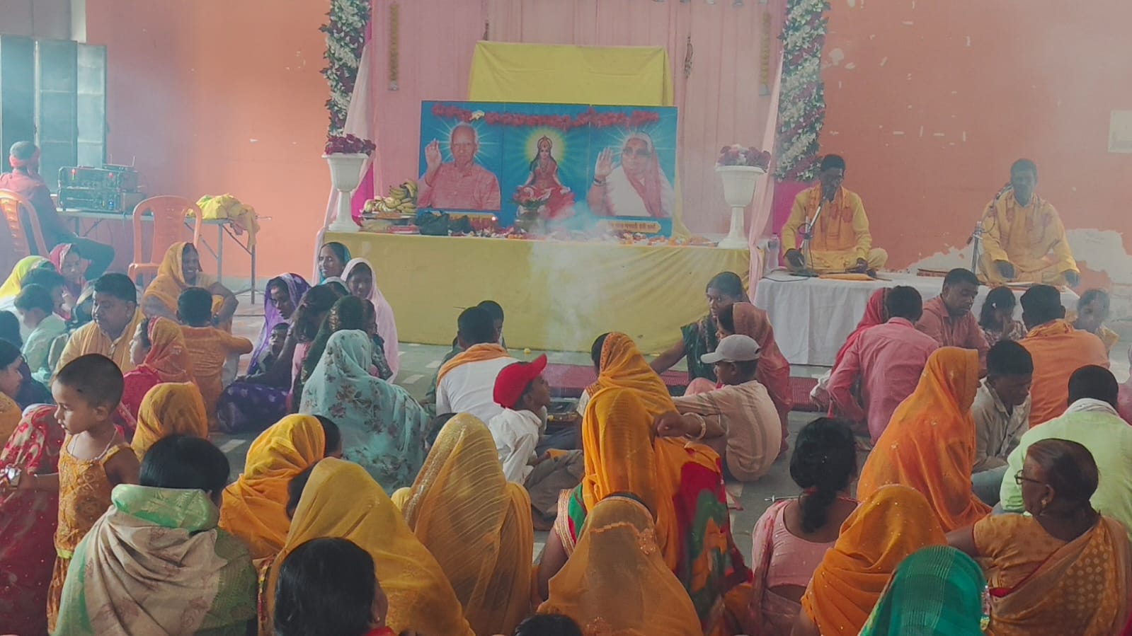 गुरु पूर्णिमा पर विंढमगंज में गायत्री परिवार का भव्य आध्यात्मिक आयोजन