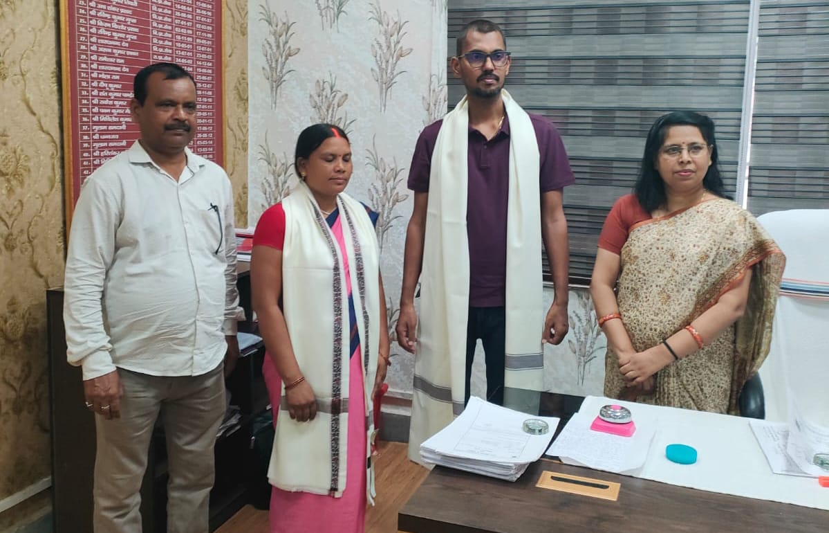मझिआंव में समय से पहले पूरा हुआ एसआईआर कार्य, उत्कृष्ट प्रदर्शन पर बीएलओ एवं कर्मियों का सम्मान