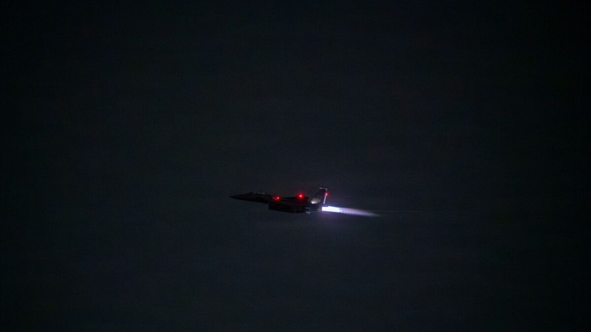 चीनी मिसाइल से ईरान ने ढेर किया अमेरिका का F-15 फाइटर जेट, रडार और सैटेलाइट सपोर्ट का सच जान कांप उठेंगे ट्रंप