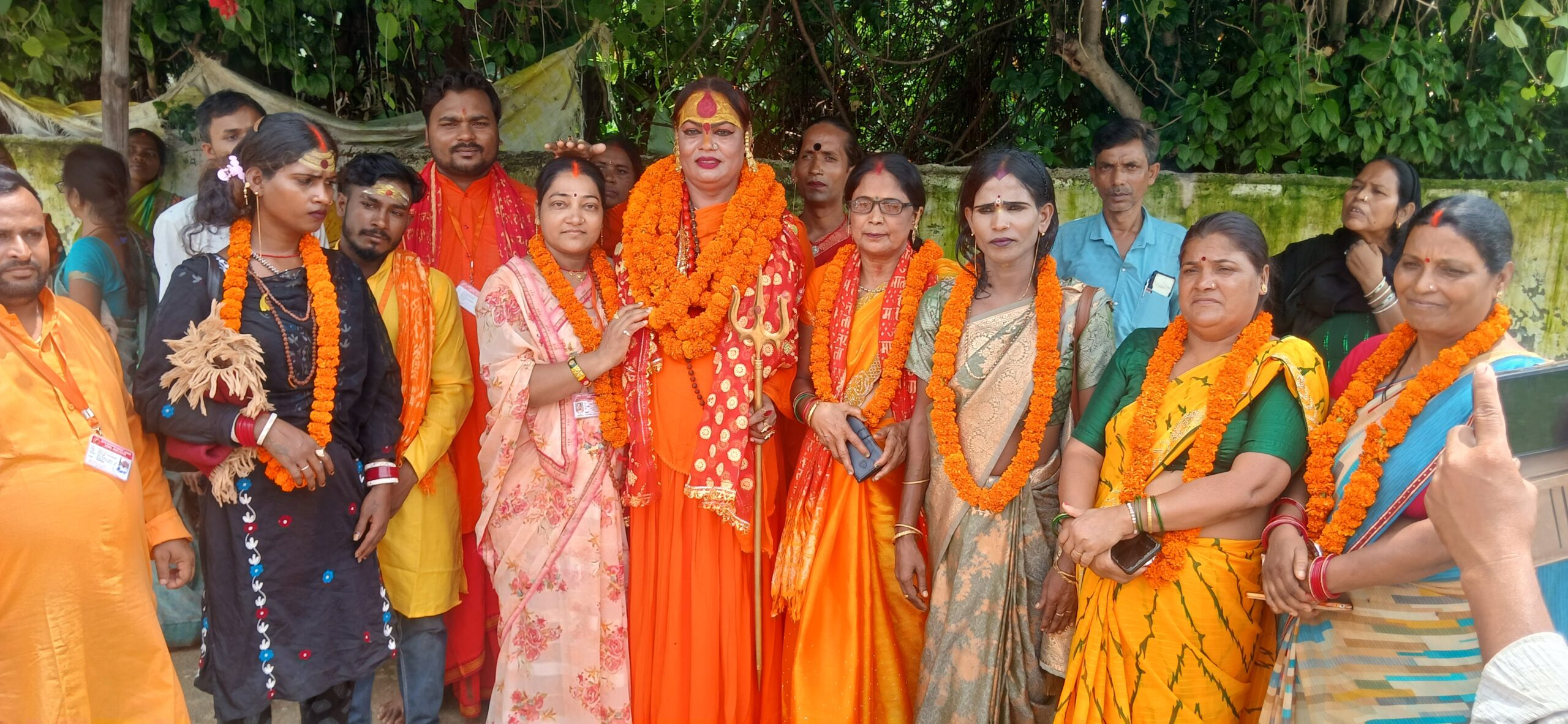दुद्धी में गुरु माता रीना देवी के आवास पर पहुंचीं महामंडलेश्वर माँ किरन नंदगिरि, सनातन धर्म की एकता का दिया संदेश
