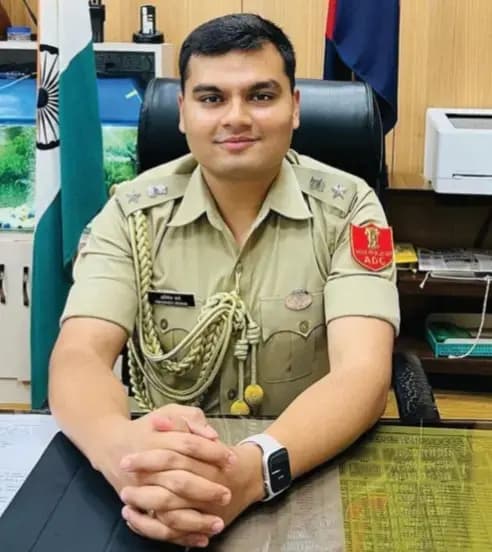 सोनभद्र में कानून-व्यवस्था को लेकर बड़ा फेरबदल, दुद्धी और रॉबर्ट्सगंज कोतवाली के प्रभारी बदले