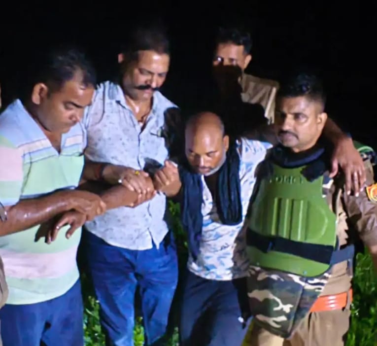 शीशटोला लूटकांड का खुलासा, 25 हजार का इनामी बदमाश मुठभेड़ के बाद गिरफ्तार 