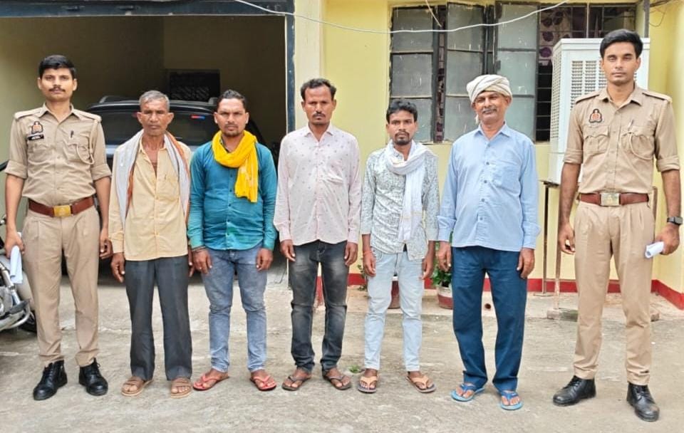 जमीन व लेनदेन विवाद में पांच गिरफ्तार, शांति भंग की आशंका पर पुलिस की कार्रवाई