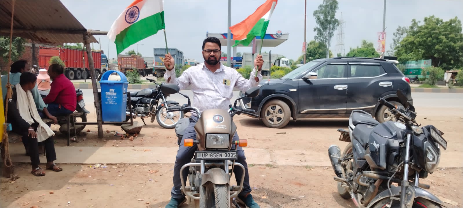 हर घर तिरंगा अभियान के तहत सीएससी आधार सेंटर से निकली बाइक रैली