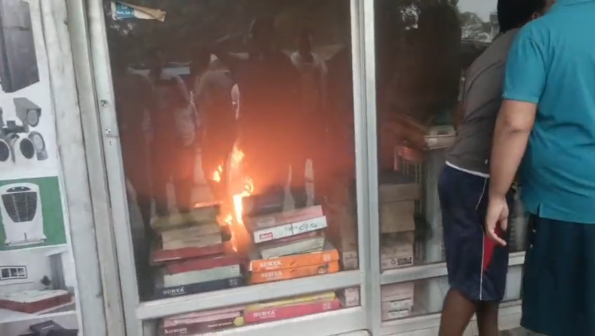 विंढमगंज में भाजपा मंडल उपाध्यक्ष के मकान में लगी अचानक आग, लाखों की संपत्ति जलकर खाक