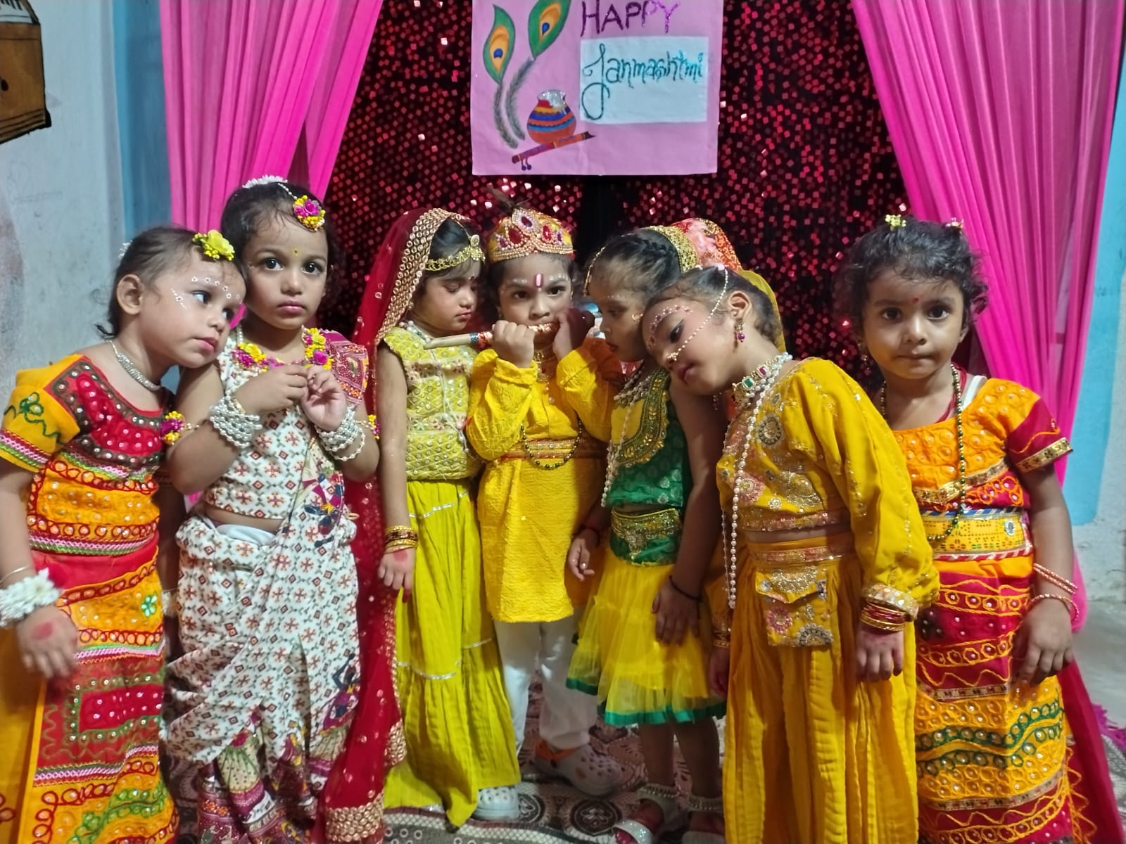 पेटल ब्लूम एकेडमी में धूमधाम से मनाया गया कृष्ण जन्मोत्सव