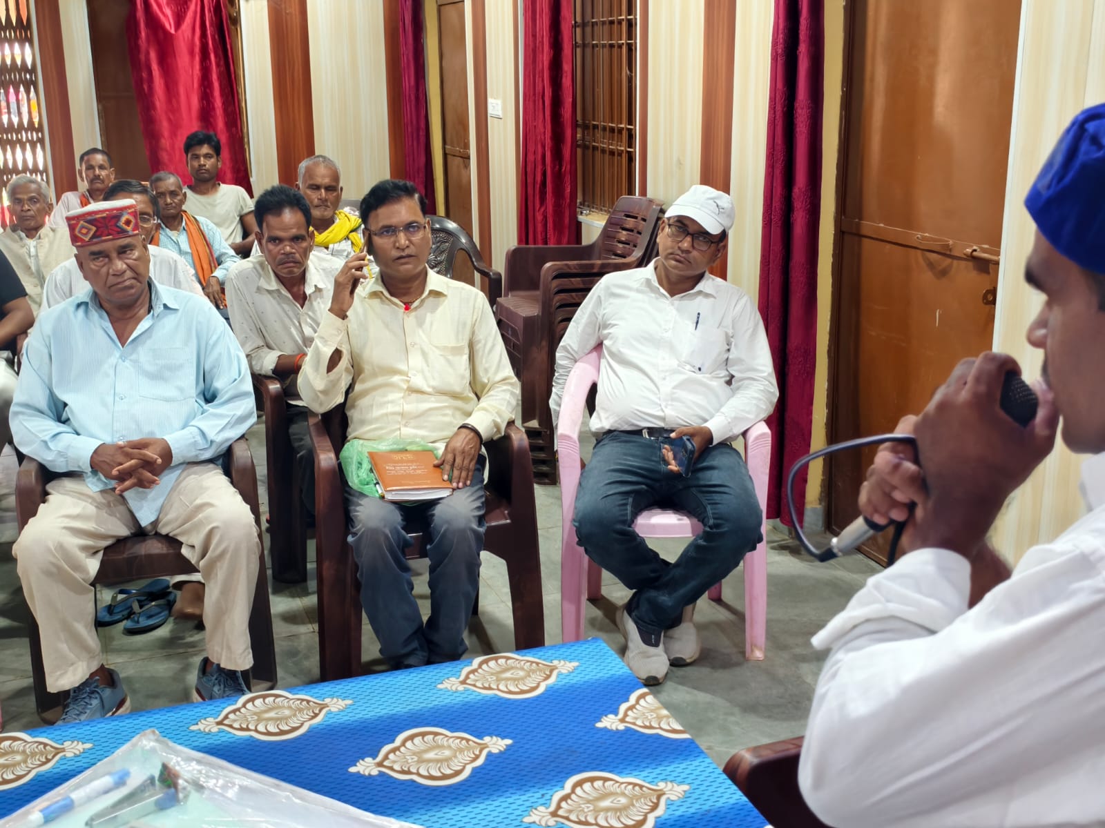 विंढमगंज में बसपा की समीक्षा बैठक, संगठन विस्तार पर जोर महंगाई से गरीब जनता परेशान, कार्यकर्ताओं से बूथ स्तर पर संगठन मजबूत करने का आह्वान