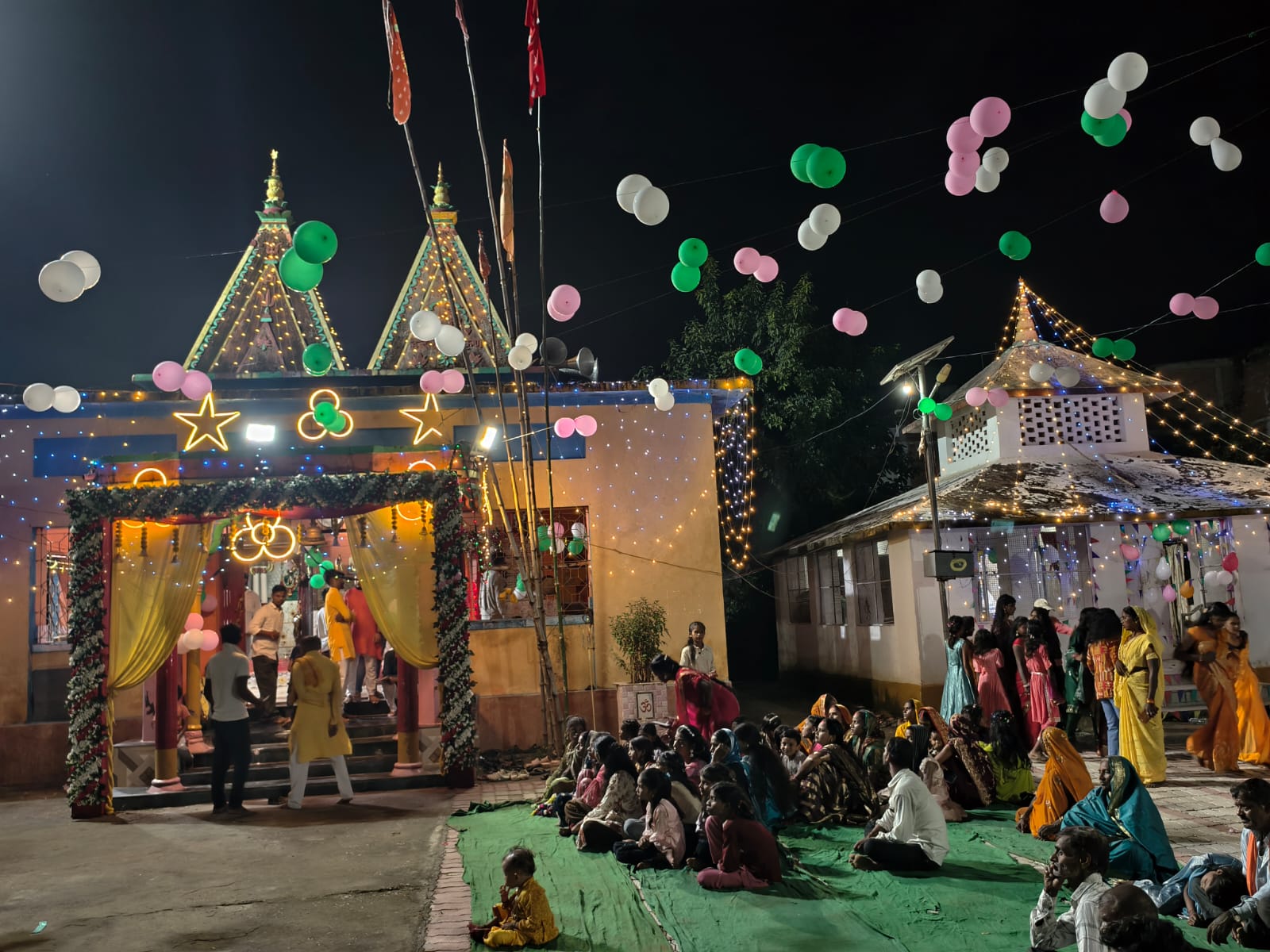 विंढमगंज में धूमधाम से मनाई गई कृष्ण जन्माष्टमी, मंदिरों में उमड़ी श्रद्धालुओं की भीड़