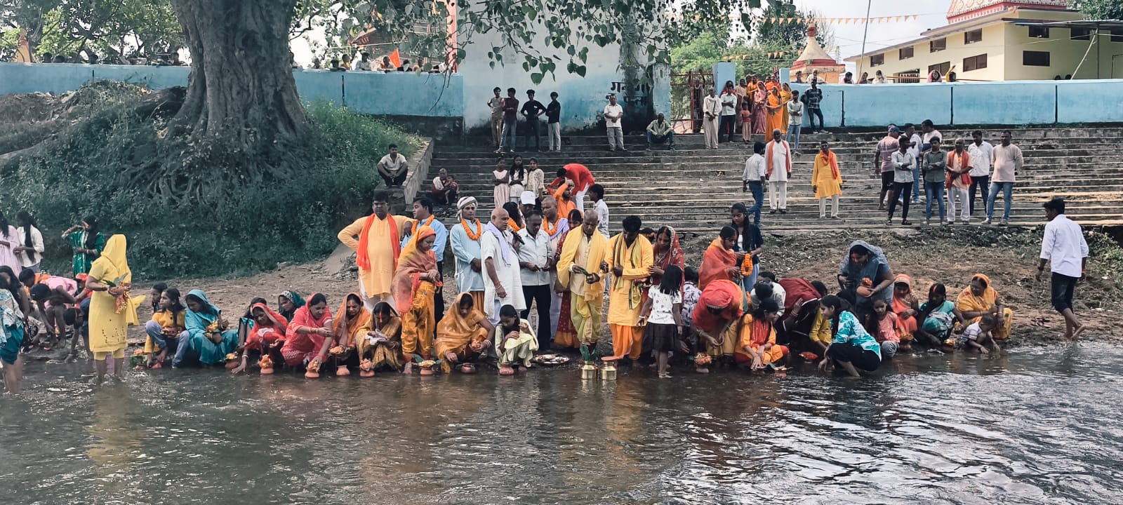 कलश यात्रा के साथ नवरात्रि का शुभारंभ, मां दुर्गा की आराधना में जुटे श्रद्धालु