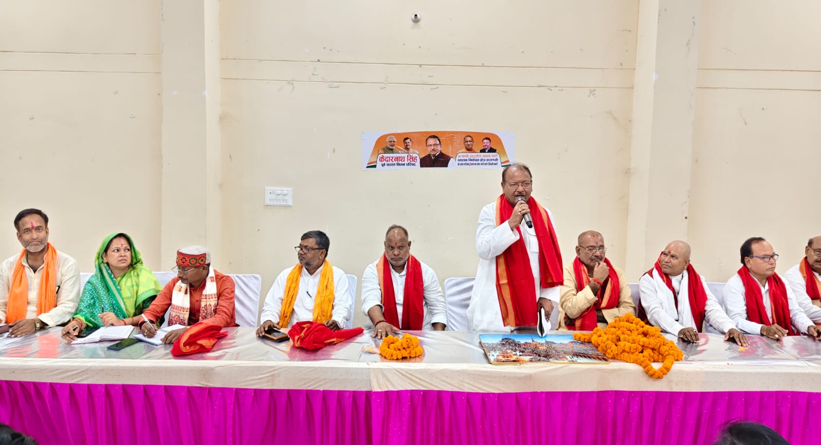 एमएलसी प्रत्याशी केदारनाथ सिंह ने किया जनसंपर्क, प्रभारी मंत्री भी पहुंचे