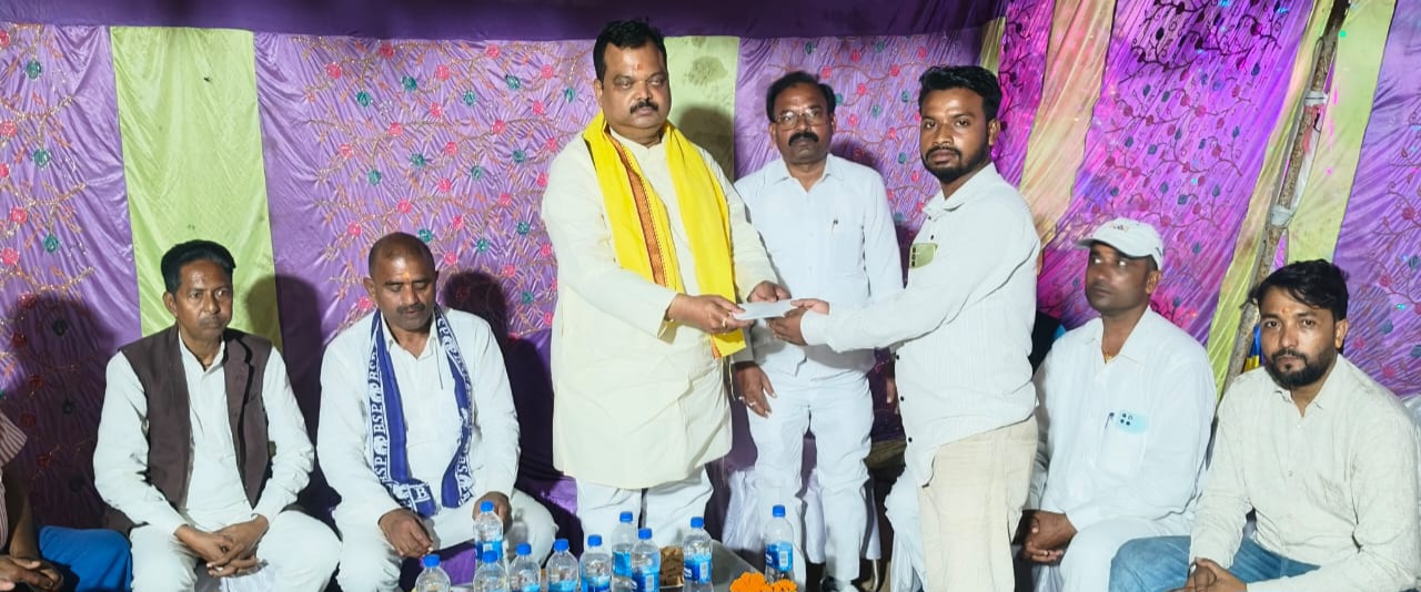 महुली के दुर्गा पूजा पंडाल में पहुंचे BSP के दिग्गज नेता, संजय सिंह धुर्वे ने की मां दुर्गा की आरती