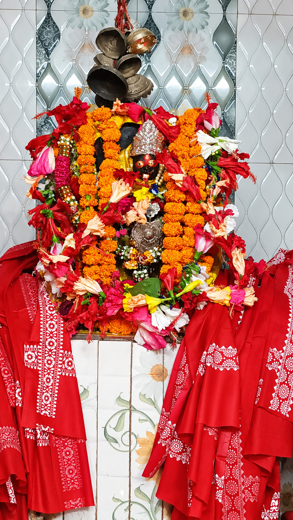 महानवमी पर मंदिरों में उमड़ी श्रद्धालुओं की भीड़, भव्य आरती से भक्तिमय हुआ विंढमगंज क्षेत्र